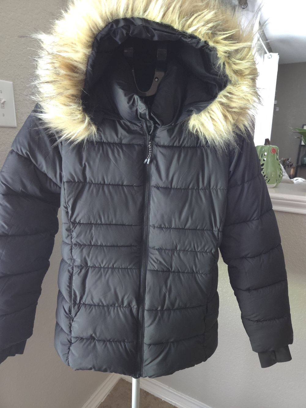 Women Pulse Black Puffer Jacket with Faux Fur Hood. Small